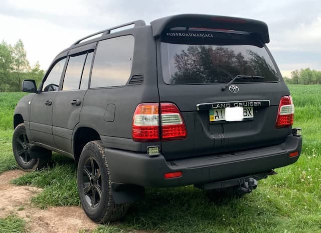 Toyota Land Cruiser 200 — результат пофарбування Raptor