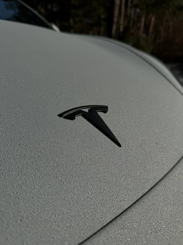 Tesla Model 3 — результат пофарбування Raptor