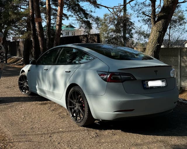 Tesla Model 3 — результат пофарбування Raptor
